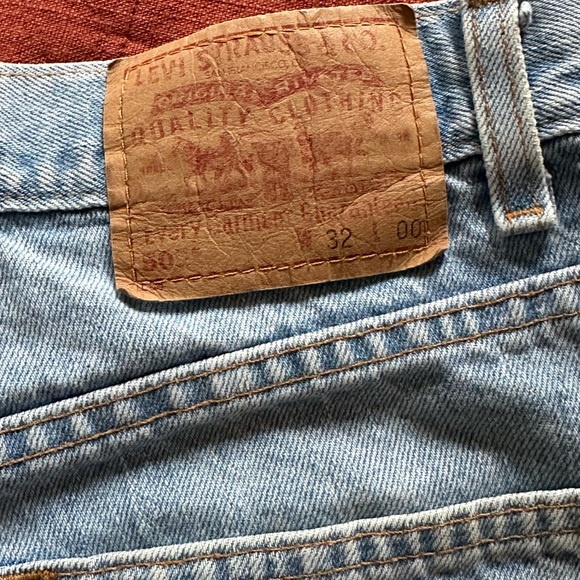Vintage Levi’s 505 cutoffs in light denim - Picture 5 of 6